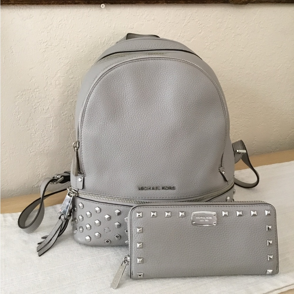 MICHAEL KORS RHEA ZIP PYRAMID STUD GRAY LEATHER BACKPACK TRAVEL SCHOOL ENVELOPE